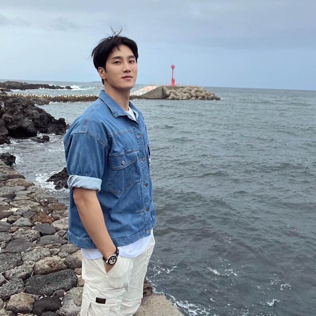 Bạn trai Jisoo cao 1,88m, chuộng diện đồ đơn giản khoe thân hình 6 múi - 6 Bạn trai Jisoo cao 1,88m, chuộng diện đồ đơn giản khoe thân hình 6 múi - 6