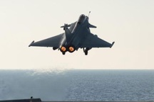 Xem máy bay Pháp cất cánh từ tàu sân bay hạt nhân