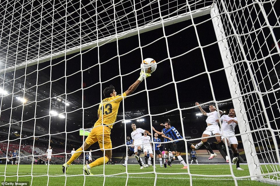 Những khoảnh khắc nghẹt thở trong chiến thắng của Sevilla trước Inter Milan - 15 Những khoảnh khắc nghẹt thở trong chiến thắng của Sevilla trước Inter Milan - 15