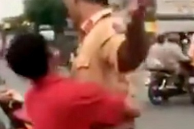 3 anh em ruột cùng "quây đánh" CSGT