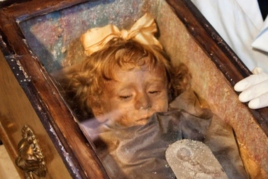 Bên trong hầm mộ cổ chứa hàng nghìn xác ướp kỳ lạ ở Italy