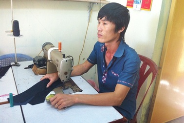 Chủ tiệm may lao xuống dòng nước lớn cứu nữ sinh