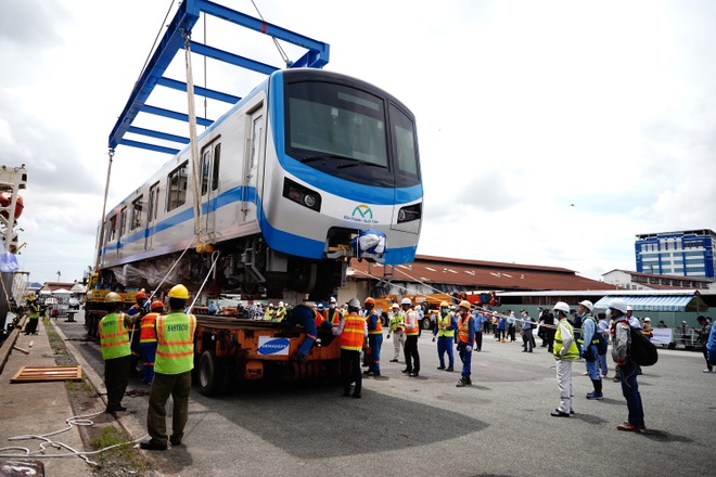 Đoàn tàu metro số 1 được xếp dỡ như thế nào? - 17 Đoàn tàu metro số 1 được xếp dỡ như thế nào? - 17