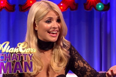 Holly Willoughby tươi tắn trả lời phỏng vấn