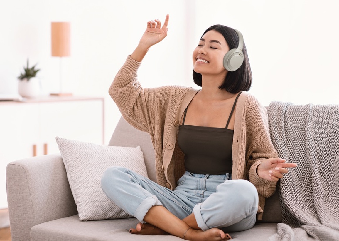 Tai nghe chống ồn Sony - bí quyết yên tĩnh trên chuyến xe đông đúc dịp tết - 2 Tai nghe chống ồn Sony - bí quyết yên tĩnh trên chuyến xe đông đúc dịp tết - 2