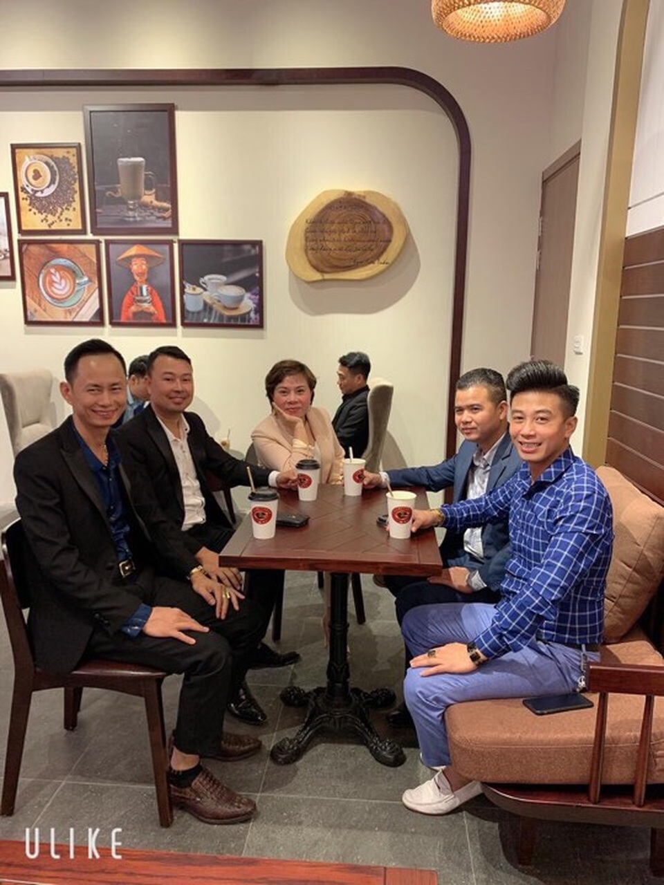 Cái “bắt tay” đầy hứa hẹn của Tech Coffee và doanh nhân Thụy Sĩ, thương hiệu Việt tiếp tục tiến bước vào trời Âu - 2 Cái “bắt tay” đầy hứa hẹn của Tech Coffee và doanh nhân Thụy Sĩ, thương hiệu Việt tiếp tục tiến bước vào trời Âu - 2