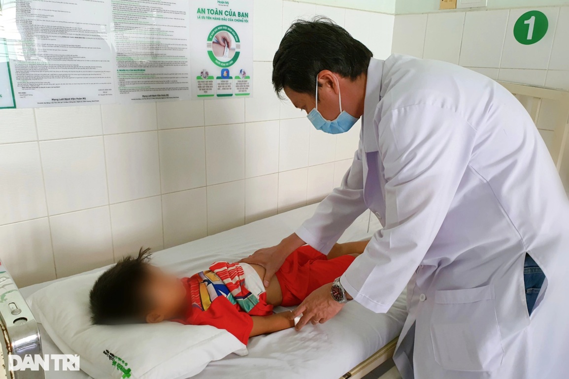 Bé trai té ngã vào viên gạch, thận bị vỡ làm đôi - 1 Bé trai té ngã vào viên gạch, thận bị vỡ làm đôi - 1