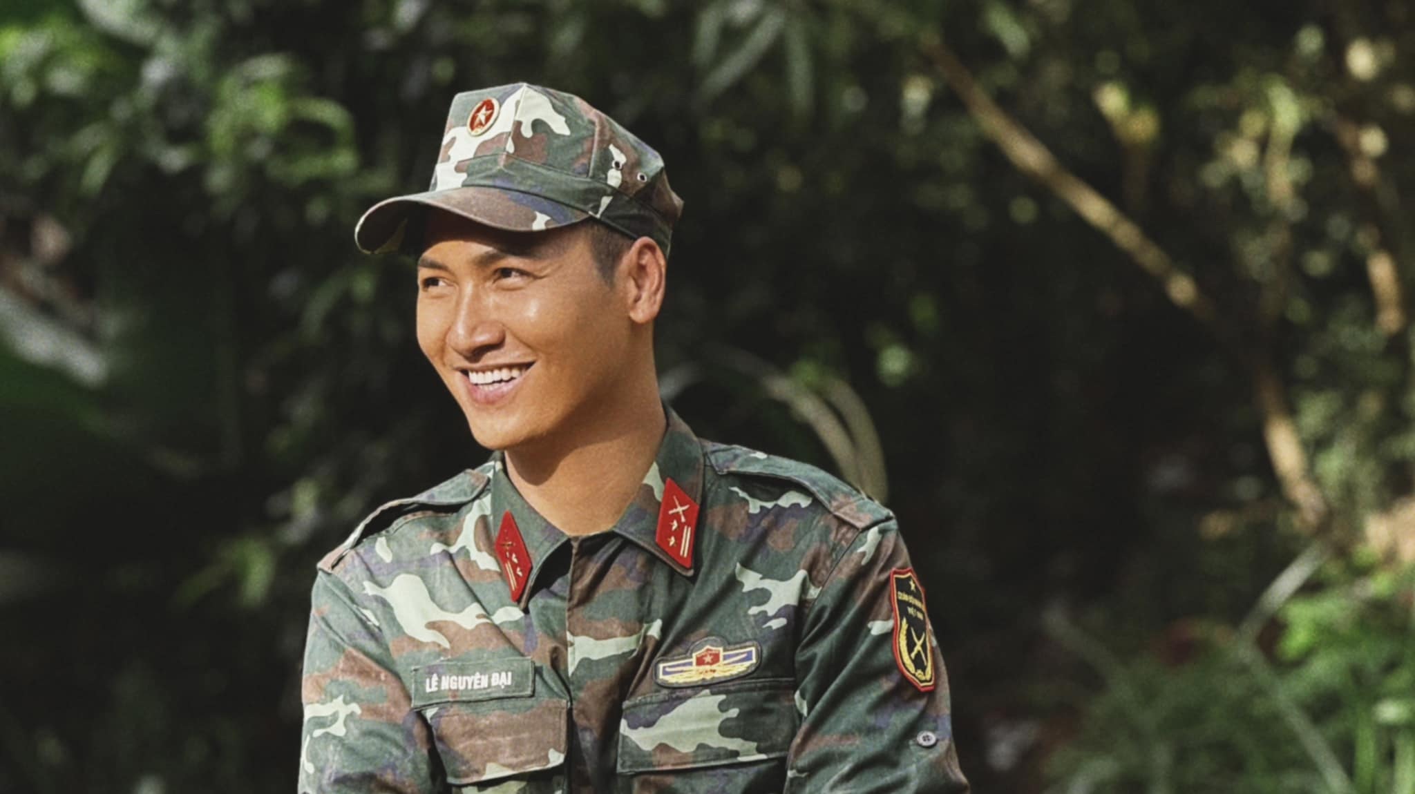 Manh Truong: Dalam kehidupan sebenar, saya jauh lebih rendah daripada isteri saya dari segi penampilan - 4 Mạnh Trường: Ngoài đời, tôi kém xa vợ về ngoại hình - 4