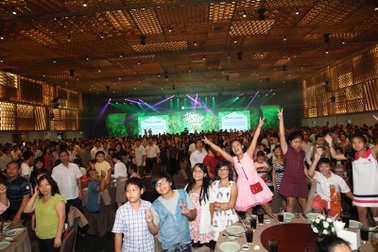 Hàng trăm cư dân tham dự Trung thu cùng Mega