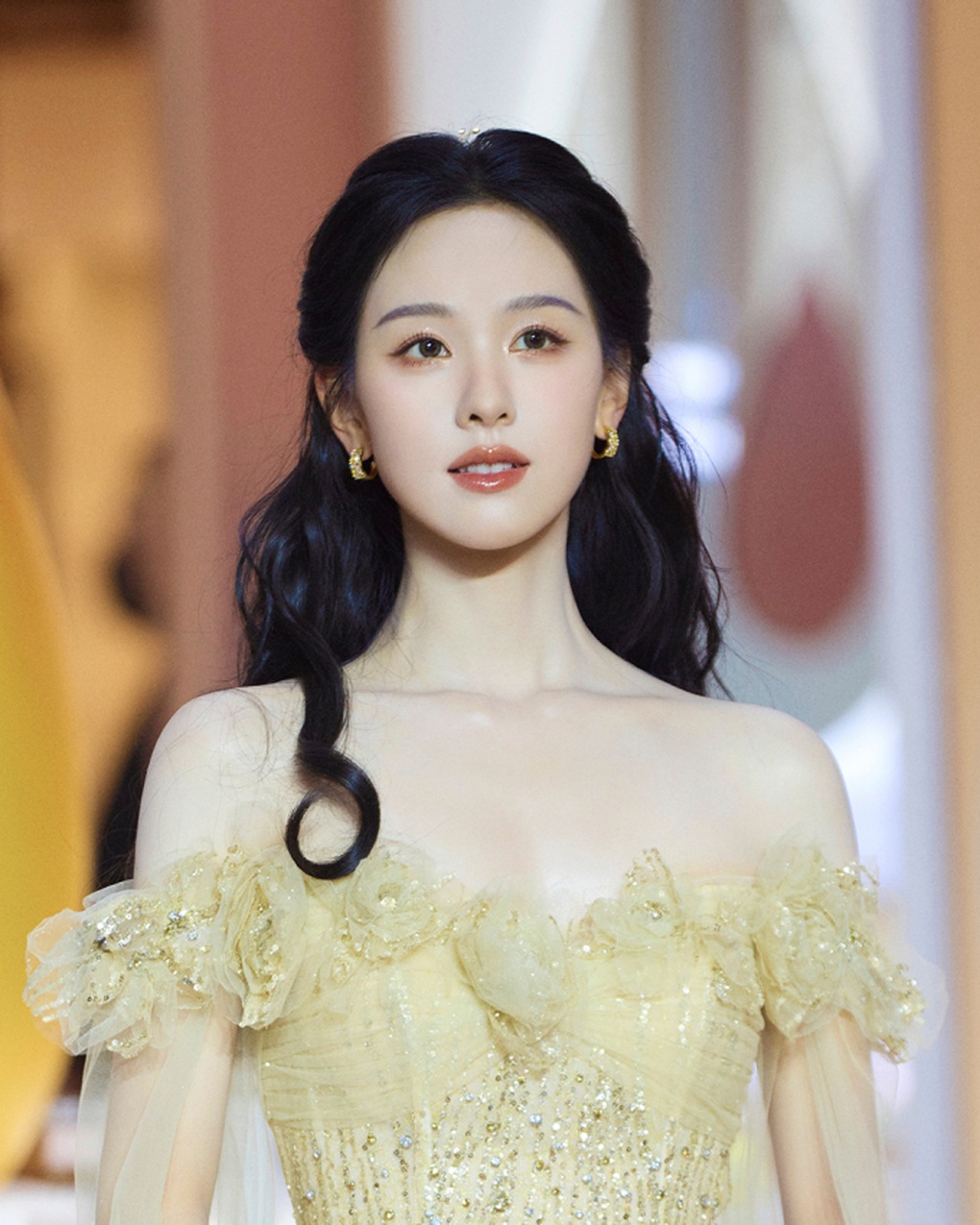 Mỹ nhân thế hệ mới của Trung Quốc “kêu cứu” vì bị đồn là đàn ông đóng giả - 1 Mỹ nhân thế hệ mới của Trung Quốc “kêu cứu” vì bị đồn là đàn ông đóng giả - 1