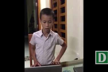 Cậu bé Quốc Linh thể hiện lại ca khúc "Mưa chiều miền Trung" gửi tặng độc giả Dân trí