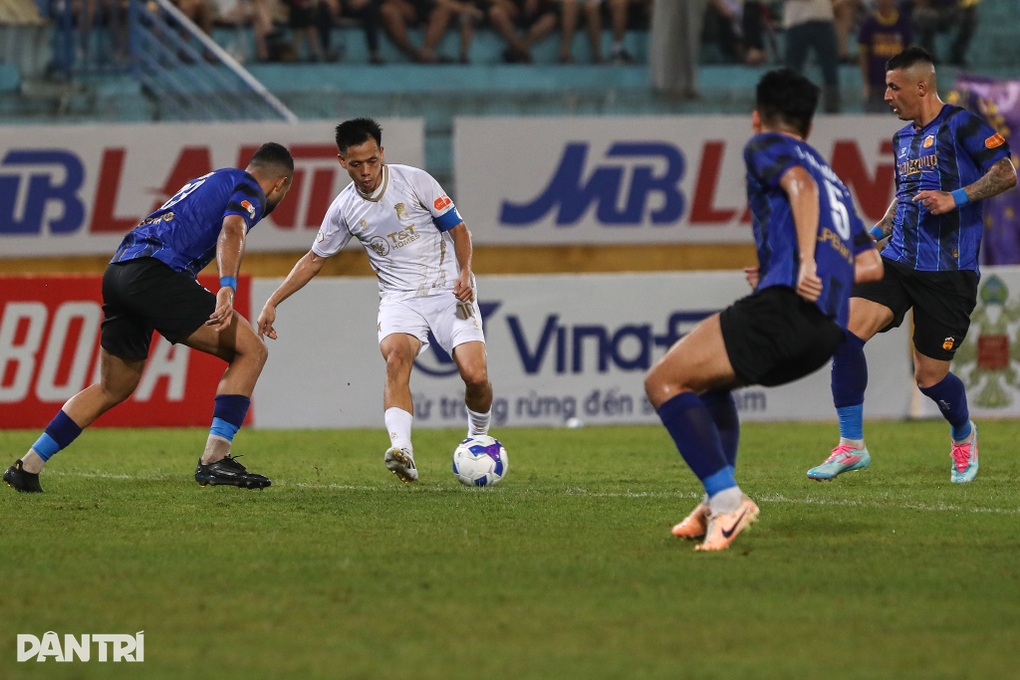 하노이 FC, 하잘라이와 아쉽게 비기며 챔피언십 경쟁에서 힘 잃어 - 4 Hà Nội FC hòa thất vọng HA Gia Lai, hụt hơi trong cuộc đua vô địch - 4