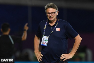 HLV Troussier tái xuất sau hơn một năm chia tay đội tuyển Việt Nam