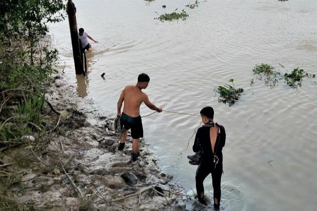 Hai bé trai thiệt mạng trong lúc tắm sông ở TPHCM - 1 Hai bé trai thiệt mạng trong lúc tắm sông ở TPHCM - 1