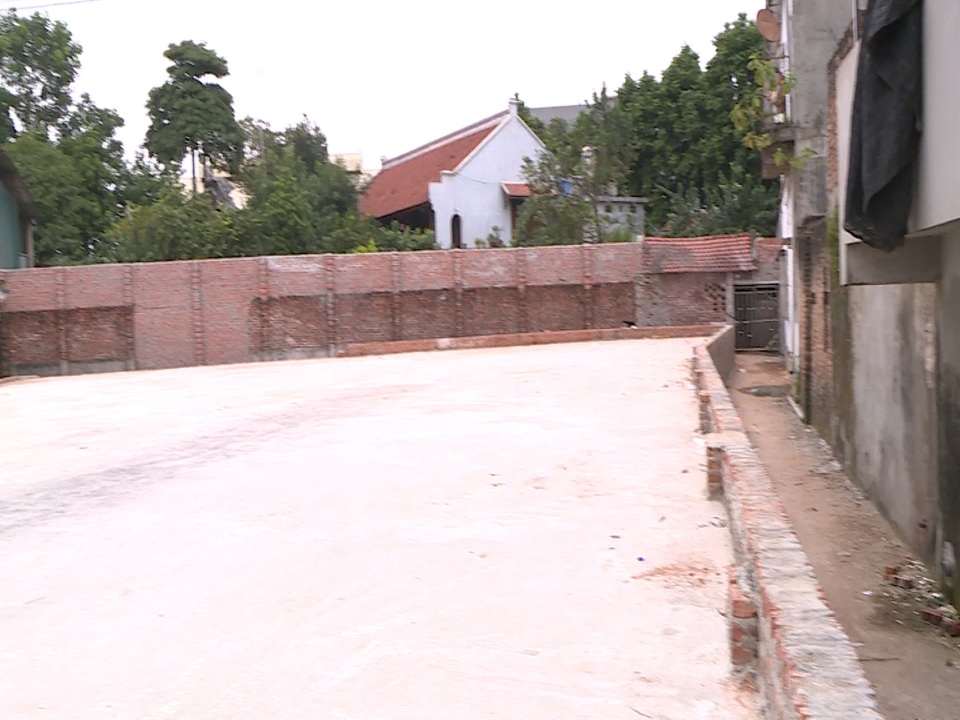 Cận cảnh lô cốt sới bạc ở Vĩnh Phúc vừa bị cảnh sát triệt phá, bắt 52 người - 2 Cận cảnh lô cốt sới bạc ở Vĩnh Phúc vừa bị cảnh sát triệt phá, bắt 52 người - 2