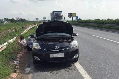 Hà Nội vào mùa nắng nóng, xử lý như thế nào khi xe ôtô báo quá nhiệt