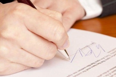 Bị người thân giả chữ ký để bán nhà đất, cơ hội đòi lại có khả thi?