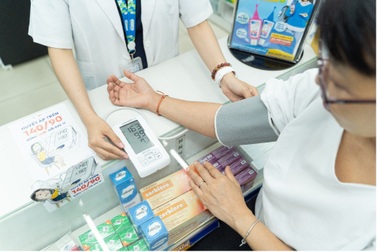 Đến Pharmacity để được hướng dẫn đo huyết áp đúng cách