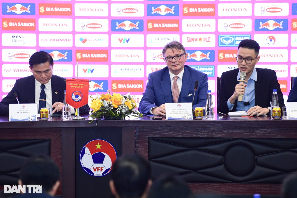HLV Troussier: Vé dự World Cup 2026 không xa vời với bóng đá Việt Nam - 6 HLV Troussier: Vé dự World Cup 2026 không xa vời với bóng đá Việt Nam - 6