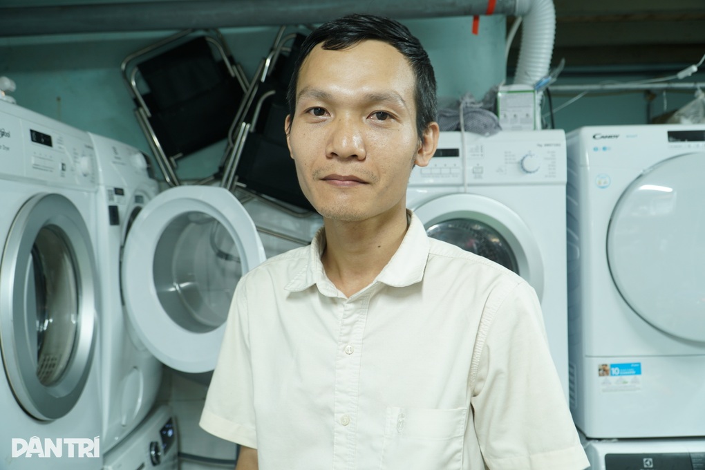 Chủ tiệm giặt ủi ở TPHCM dán tài khoản của MTTQ cho khách thanh toán - 2