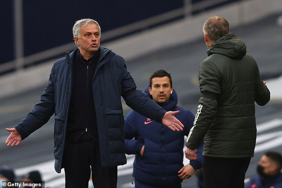 Mourinho thất bại trước Man Utd: Bi kịch ở đáy địa ngục - 3 Mourinho thất bại trước Man Utd: Bi kịch ở đáy địa ngục - 3