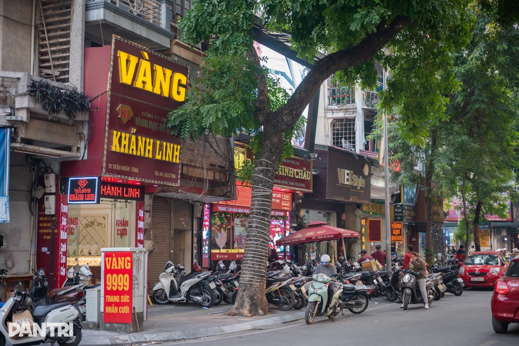 Diễn biến lạ ở phố vàng ngày giá đạt mốc lịch sử 80 triệu đồng/lượng - 1 Diễn biến lạ ở phố vàng ngày giá đạt mốc lịch sử 80 triệu đồng/lượng - 1
