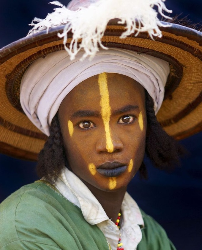 Fulani - bộ lạc Châu Phi tôn thờ cái đẹp và tự coi mình là những người đẹp nhất quả đất - Ảnh 2. Fulani - bộ lạc Châu Phi tôn thờ cái đẹp và tự coi mình là những người đẹp nhất quả đất - Ảnh 2.
