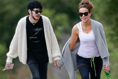 Kate Beckinsale ra phố cùng bạn trai kém 24 tuổi