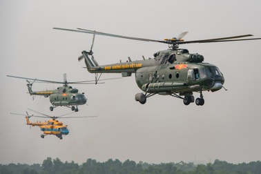 Sẵn sàng đội hình 10 trực thăng bay kéo cờ mừng Quốc khánh 2/9