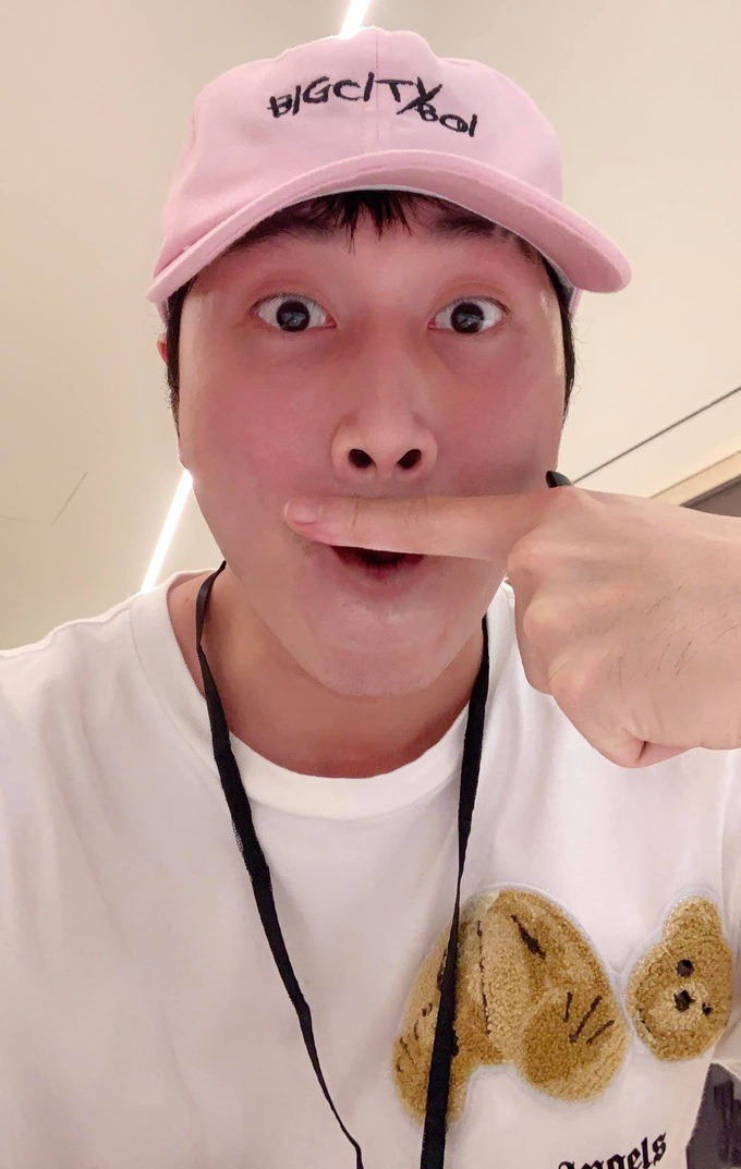 Team Binz bất ngờ đón chào thành viên thứ 10: Karik đội mũ Bigcityboi, làm mặt cute, bình luận như fanboy chính hiệu! - Ảnh 4. Team Binz bất ngờ đón chào thành viên thứ 10: Karik đội mũ Bigcityboi, làm mặt cute, bình luận như fanboy chính hiệu! - Ảnh 4.