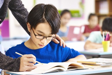 Cận thị học đường: thực trạng đáng báo động