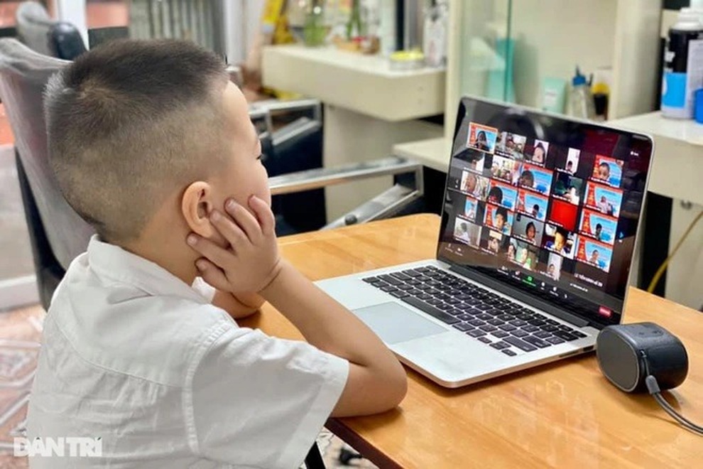Bộ GD-ĐT đề nghị hỗ trợ băng thông, giảm giá cước Internet học trực tuyến - 1 Bộ GD-ĐT đề nghị hỗ trợ băng thông, giảm giá cước Internet học trực tuyến - 1