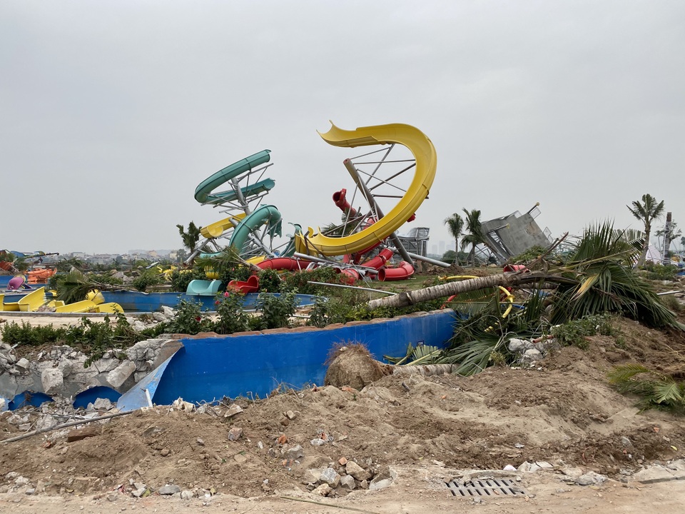 Hà Nội: Công viên hàng trăm tỷ đồng “chớp mắt biến thành đống đổ nát - 5 Hà Nội: Công viên hàng trăm tỷ đồng “chớp mắt biến thành đống đổ nát - 5