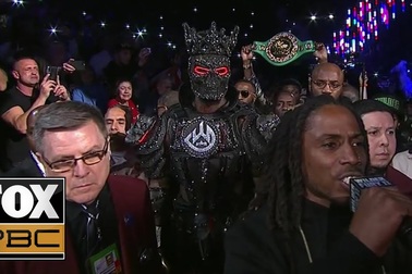 Võ sĩ quyền anh thua cuộc đổ tại... phục trang quá nặng