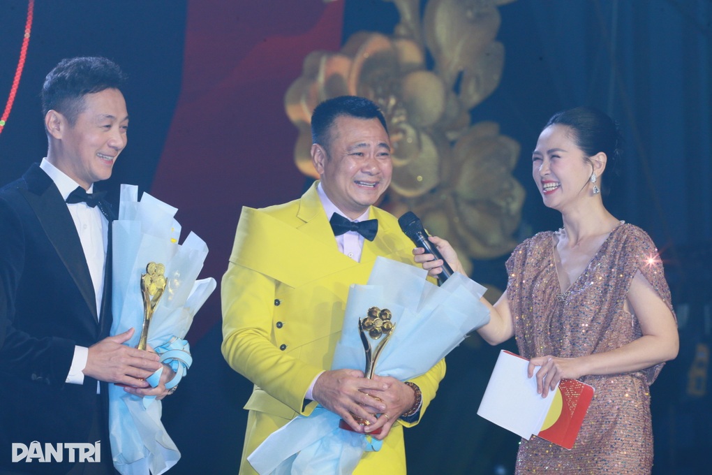 Anh trai chông gai - Anh trai say hi đồng giải ở Mai Vàng, fan tranh cãi - 3 Anh trai chông gai - Anh trai say hi đồng giải ở Mai Vàng, fan tranh cãi - 3