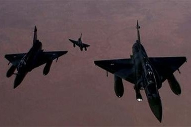 Pháp thắt chặt an ninh trong nước sau đợt không kích ở Mali