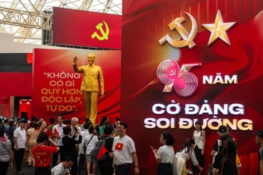 95 năm cờ Đảng soi đường, 80 năm đất nước gian khổ mà vinh quang