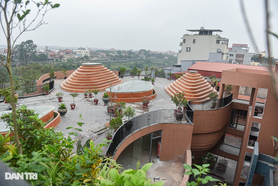 Cận cảnh nhà gốm trăm tỷ với thiết kế độc lạ tại làng cổ Bát Tràng - 2 Cận cảnh nhà gốm trăm tỷ với thiết kế độc lạ tại làng cổ Bát Tràng - 2