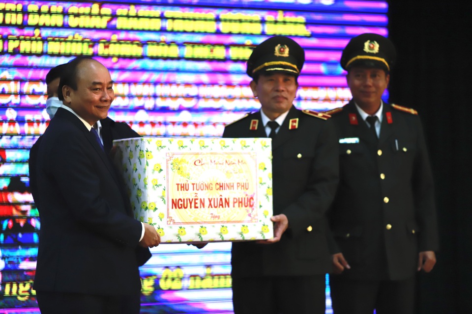 Thủ tướng Nguyễn Xuân Phúc chúc Tết quân, dân Đà Nẵng - 3 Thủ tướng Nguyễn Xuân Phúc chúc Tết quân, dân Đà Nẵng - 3