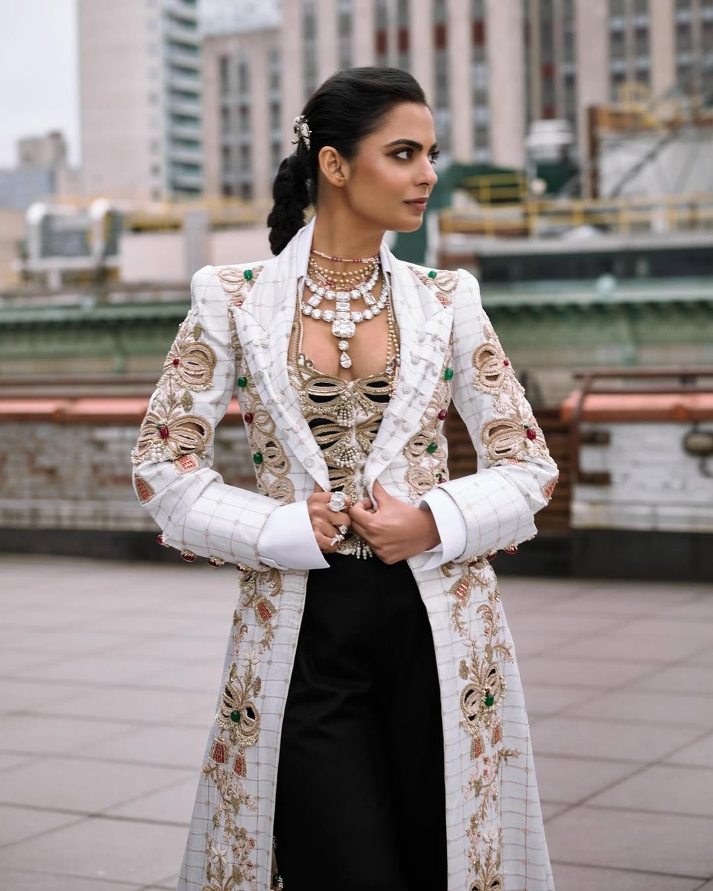 Con gái tỷ phú giàu nhất châu Á đeo trang sức 150 triệu USD dự Met Gala - 1 Con gái tỷ phú giàu nhất châu Á đeo trang sức 150 triệu USD dự Met Gala - 1