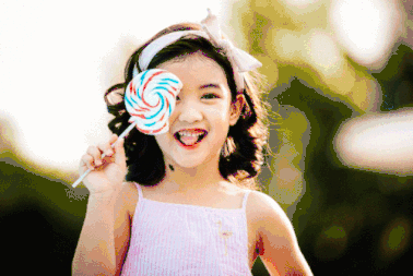 Bộ ảnh “con gái nhà ai” ngọt lịm của học trò siêu mẫu Thúy Hằng