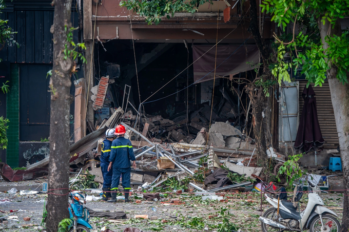 Nổ lớn ở quán ăn giữa Hà Nội, nhiều người bị thương - 1