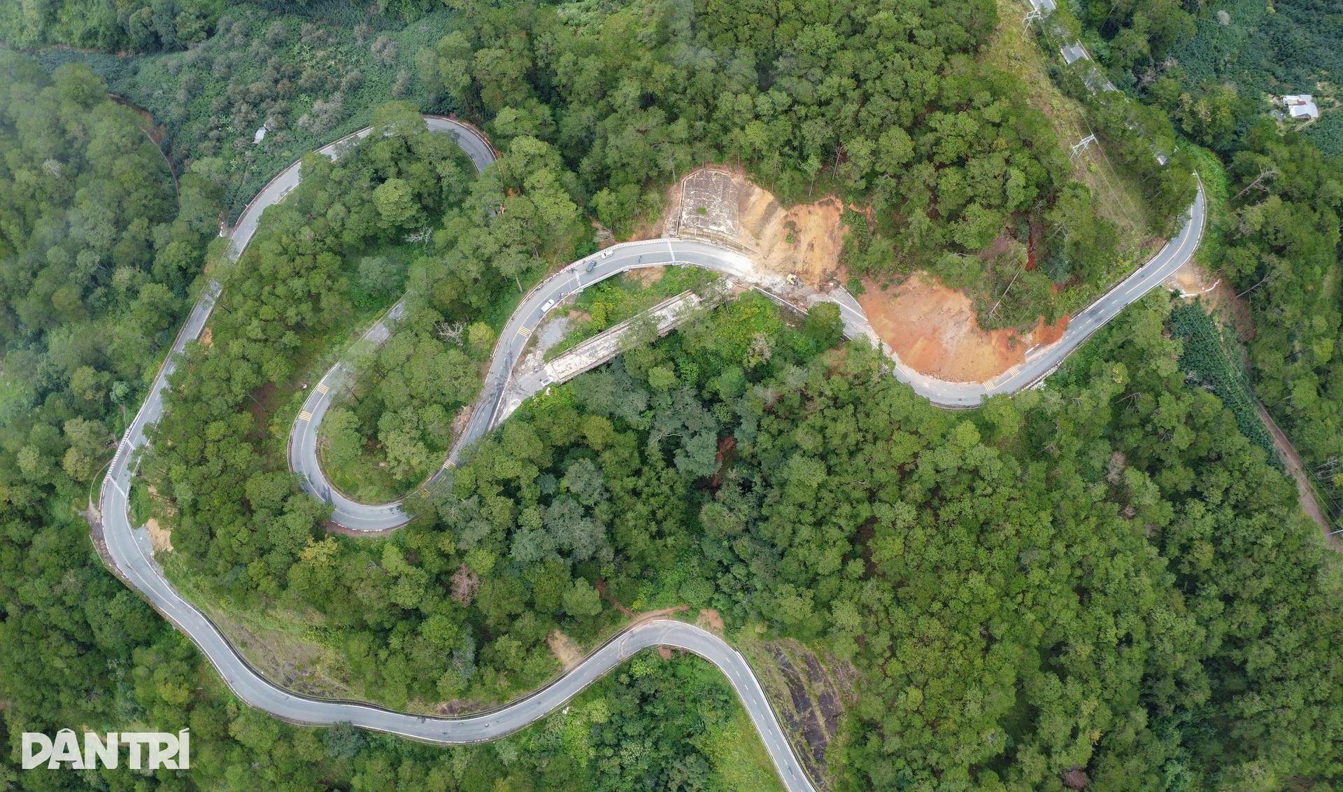 Đèo nối Đà Lạt với vùng biển Khánh Hòa sạt lở, mặt đường rạn nứt - 11 Đèo nối Đà Lạt với vùng biển Khánh Hòa sạt lở, mặt đường rạn nứt - 11