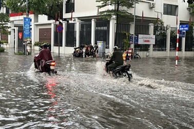 Giám đốc Sở Xây dựng Hà Nội: Nước dâng hơn 20cm không phải ngập úng