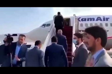 Tổng thống Afghanistan lên máy bay rời khỏi đất nước