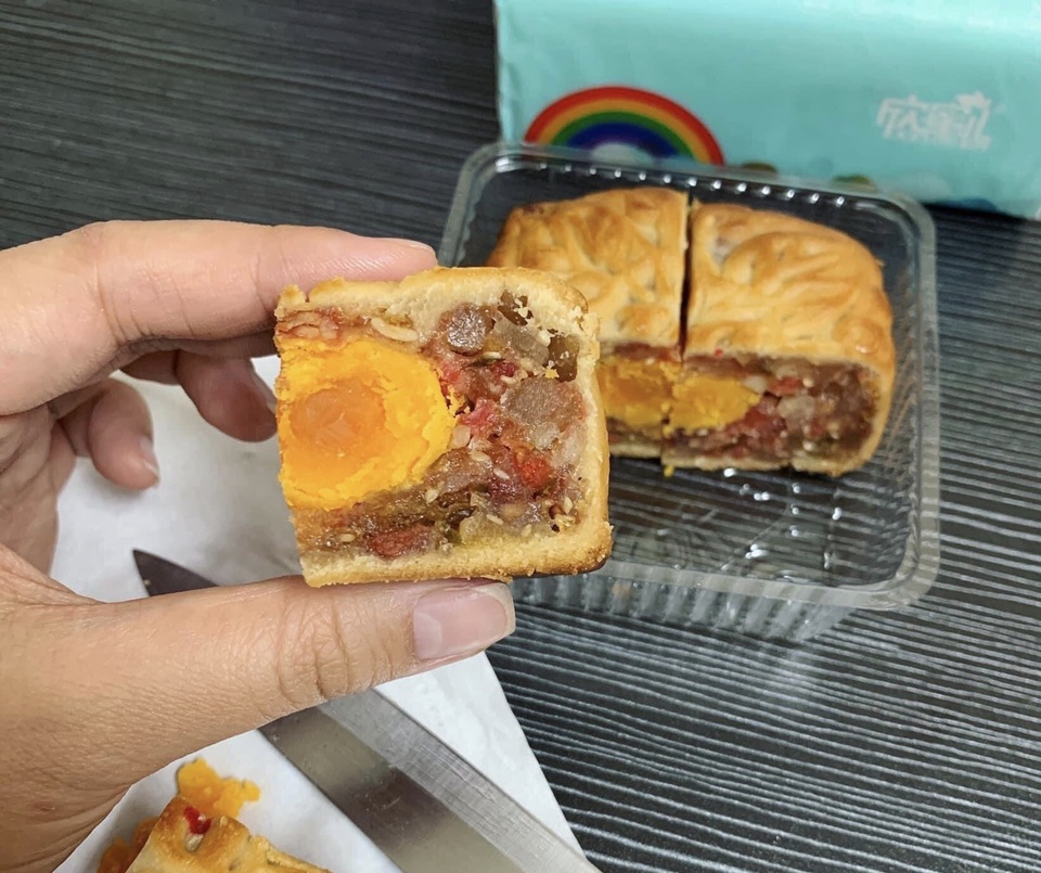 Dân Thủ đô dậy từ 5 giờ sáng, bắt tàu hỏa đi Hải Phòng mua bánh trung thu - 4 Dân Thủ đô dậy từ 5 giờ sáng, bắt tàu hỏa đi Hải Phòng mua bánh trung thu - 4