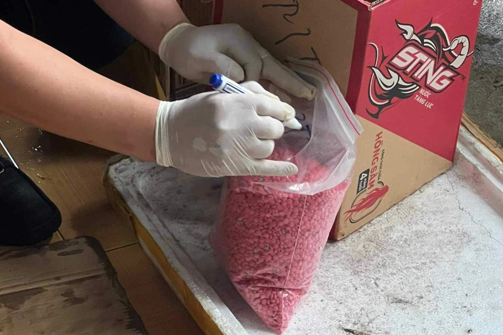 Tóm gọn 3 đối tượng vận chuyển hơn 85.000 viên ma túy - 1 Tóm gọn 3 đối tượng vận chuyển hơn 85.000 viên ma túy - 1