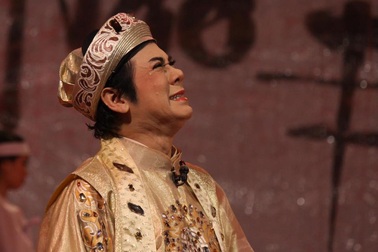 NSƯT Thành Lộc từng chết đi sống lại năm 4 tuổi, phải làm con gái năm 6 tuổi