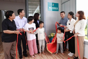 Báo Dân trí khánh thành nhà Nhân ái tặng 4 chị em bé gái ở Lâm Đồng
