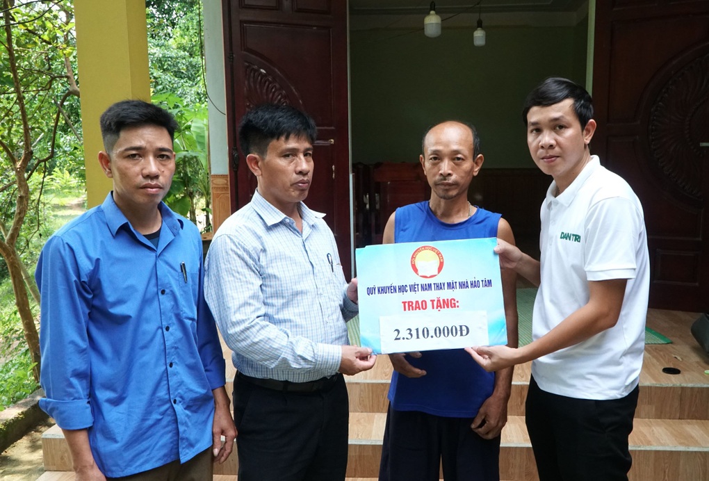 Bạn đọc giúp đỡ người vợ có chồng bị ung thư gần 40 triệu đồng - 2 Bạn đọc giúp đỡ người vợ có chồng bị ung thư gần 40 triệu đồng - 2